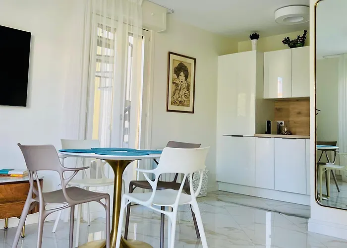 Апартаменты Sunny Riviera - Walk To - Terrace -