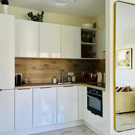 Sunny Riviera - Walk To - Terrace - Apartment