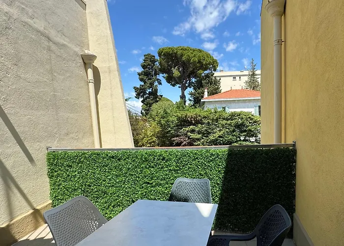 Sunny Riviera - Walk To - Terrace - Apartment *